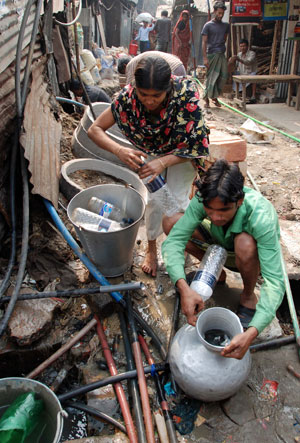Slum dwellers use aluminum pots knows as kolshis and plastic bottles to gather their water. 